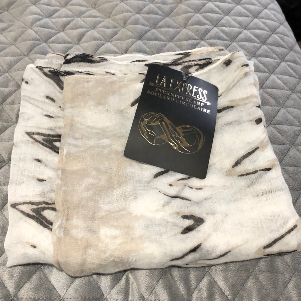 LA Express Eternity Scarf - Picture 1 of 7